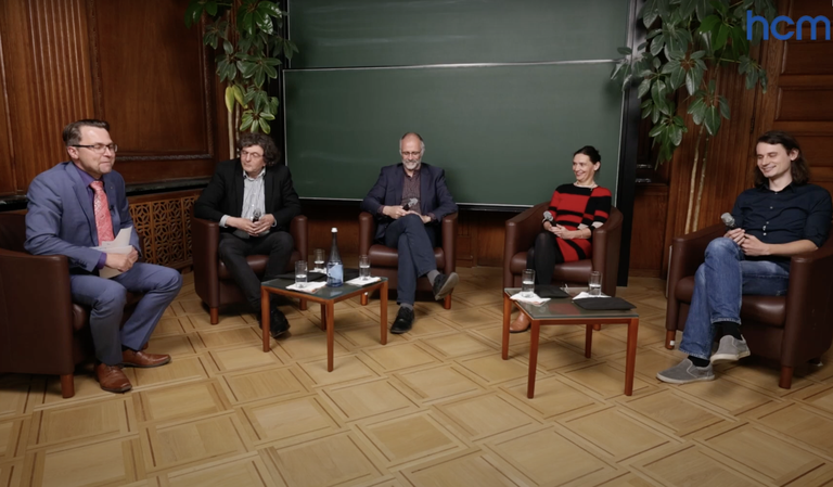 Podiumsdiskussion.png